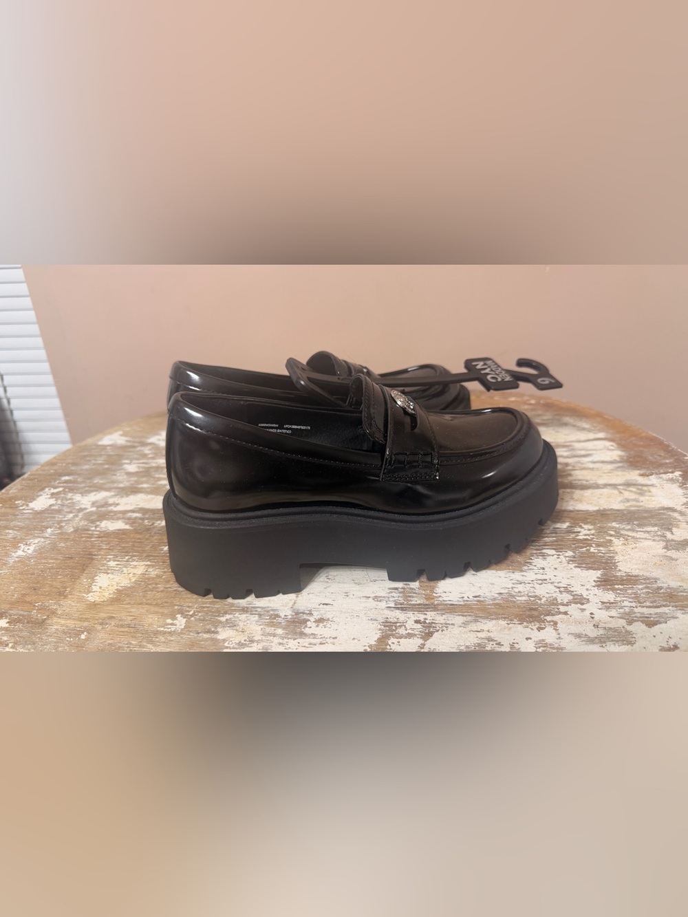NWT Steve Madden Black Patent Platform Penny Loafers with Silver Medallion - Picture 2 of 4